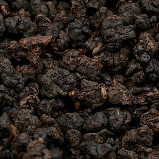 Loose-leaf GABA oolong tea from Taiwan, Dan Gu Wan Ning – Red Valley, Evening Calm, featuring deep oxidized leaves in rich brown tones.